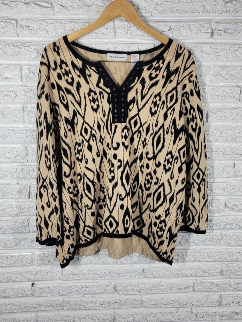 Alfred Dunner Sweater 3X 3XL Beige Black Geometric Studded V-Neck GEO194E